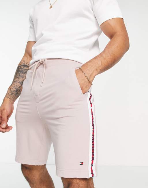Exclusivite ASOS Tommy Hilfiger Short motif drapeau Beige ASOS