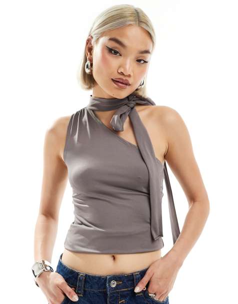 Exclusivité ASOS - Weekday - Iza - Top asymétrique à encolure américaine - Taupe - view 1