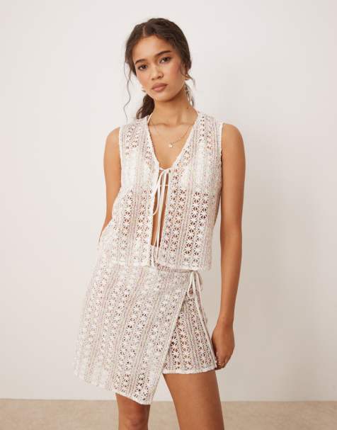Exclusivité - Esmée - Top style gilet de costume en broderie anglaise noué sur le devant - Rose et vert - view 1