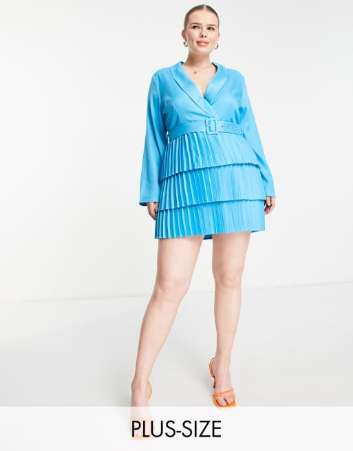 Exclusivité - In The Style Plus x Dani Dyer - Robe blazer à décolleté plongeant et jupe plissée - Bleu