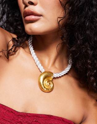 Exclusivité - Kaiia - Collier à chaîne style corde avec détail coquillage - Doré