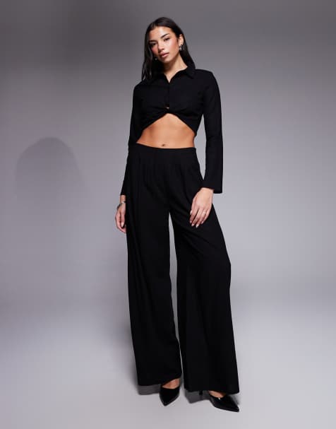 Exclusivité - Kaiia - Ensemble chemise courte en coton majoritaire à manches longues et épaules structurées avec pantalon évasé à taille haute - Noir - view 1