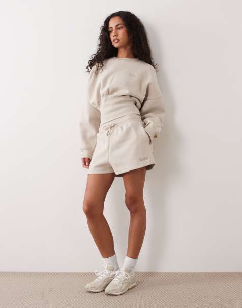 Exclusivité - Kaiia - Ensemble en coton majoritaire sweat à manches ultra-oversize et taille cintrée avec short et pantalon de jogging - Beige - view 1
