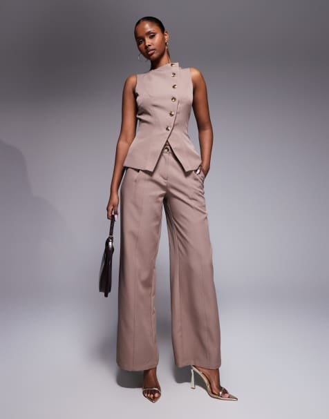 Exclusivité - Kaiia - Ensemble gilet de tailleur habillé à boutonnage asymétrique et pantalon ample - Moka - view 1