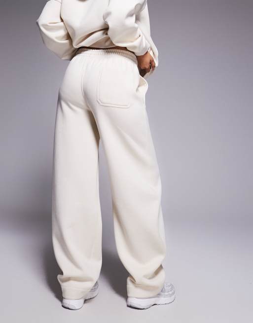 Exclusivité - Kaiia - Pantalon de jogging d'ensemble large en coton majoritaire avec logo en relief - Lait d'avoine  , 4 de 5