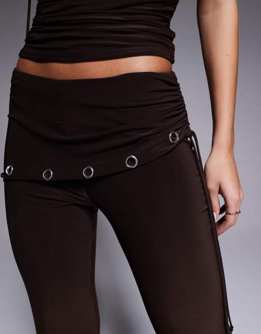 Exclusivité - Kaiia - Pantalon d'ensemble près du corps double épaisseur avec taille froncée et rabat à œillets - Chocolat, 3 de 5