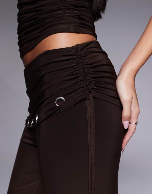 Exclusivité - Kaiia - Pantalon d'ensemble près du corps double épaisseur avec taille froncée et rabat à œillets - Chocolat, 5 de 5