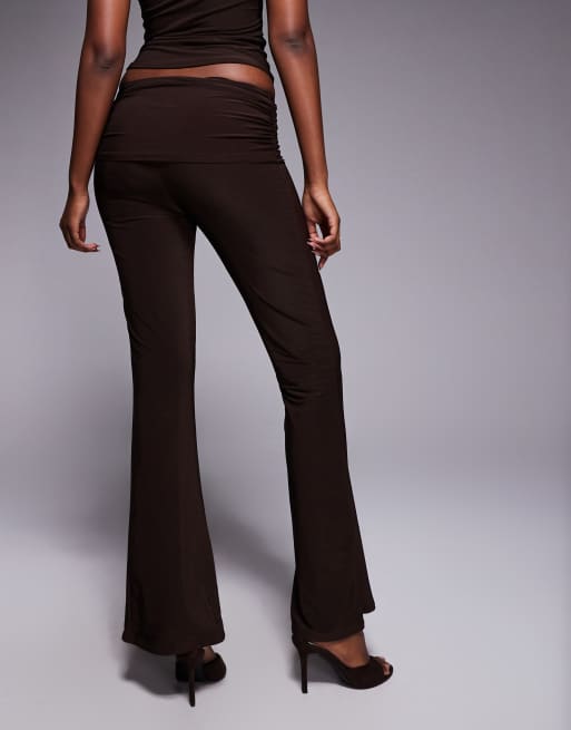 Exclusivité - Kaiia - Pantalon évasé d'ensemble près du corps avec taille rabattue double épaisseur - Chocolat, 4 de 5