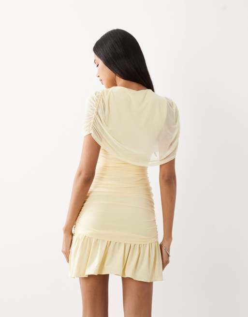 Exclusivité - Kaiia - Robe courte près du corps double épaisseur avec cape et ourlet à volants - Citron, 4 de 4