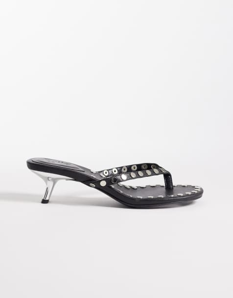 Exclusivité - Kaiia - Sandales cloutées à petit talon et entredoigt - Noir et argenté - view 1