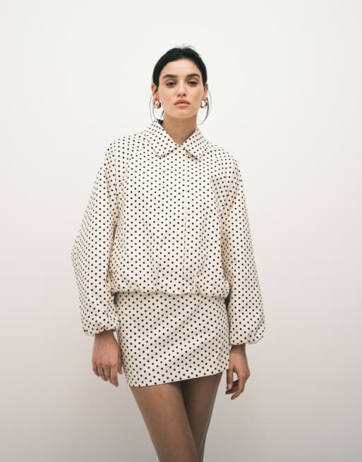 Exclusivité - Kaiia - Veste d'ensemble boutonnée en tissu technique à pois avec col et cordon de serrage - Crème et noir, 4 de 4