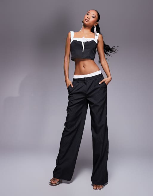 Exclusivité - Kaiia x Sasha Corte - Ensemble avec pantalon large et top à détail noué et fines bretelles contrastantes - Noir et blanc à fines rayures