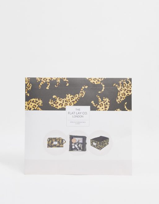 Exclusivité - The Flat Lay Co. X ASOS - Trousse de maquillage à fermeture éclair - Imprimé jaguar, 2 de 4