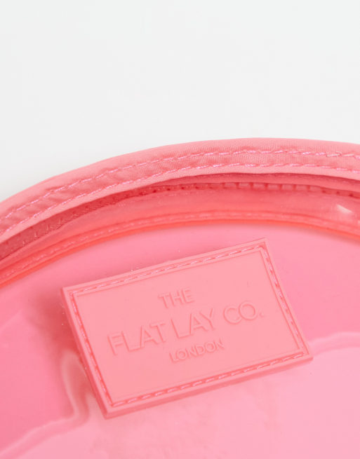 Exclusivité - The Flat Lay Co. x ASOS - Trousse de maquillage demi-lune - Rose vif, 4 de 4