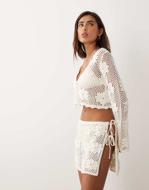 Exclusivité - The Frolic - Ensemble avec crop top de plage au crochet à fleurs noué sur le devant avec manches longues et mini-jupe - Crème - view 1