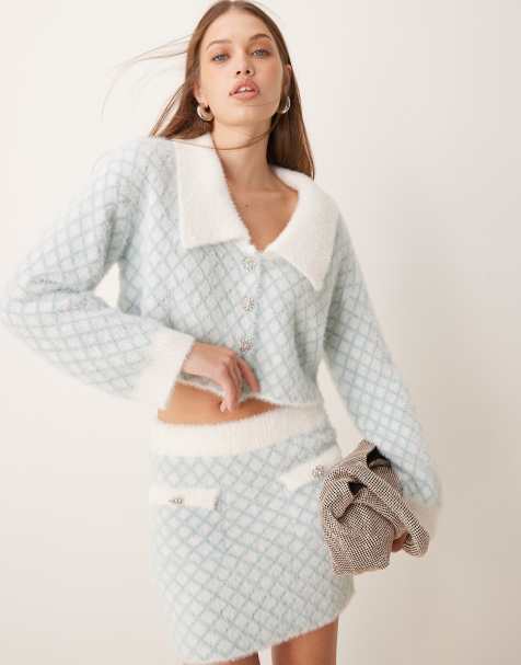 Exclusivité - The Frolic - Gilet d'ensemble en maille duveteuse avec boutons à strass, col et surpiqûres en losanges - Bleu - view 1