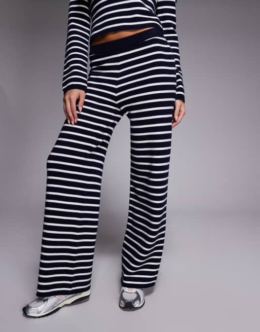 Exclusivité - The Frolic - Pantalon d'ensemble ample en maille avec taille élastique - Bleu marine/crème, 2 de 5
