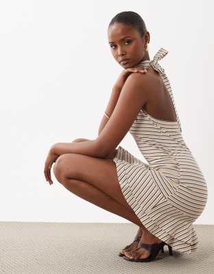 Exclusivité - The Frolic - Robe courte en coton mélangé rayé avec encolure américaine bénitier et ourlet à volants - Crème multicolore-Blanc