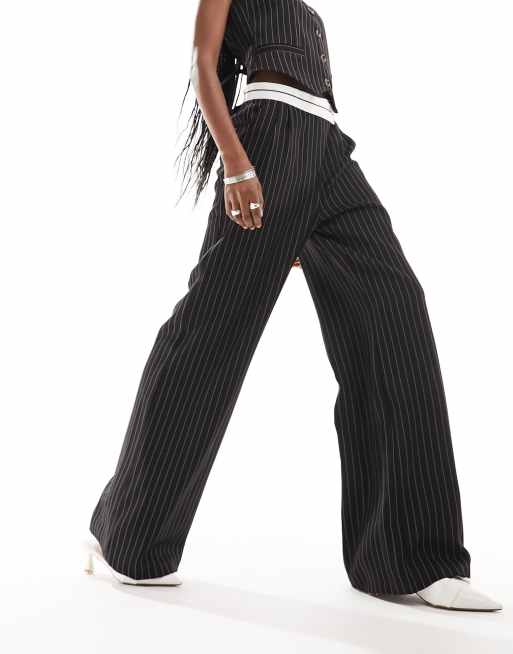 Extro & Vert – Elegante Hose mit Nadelstreifen und asymmetrischem Taillenbund in Schwarz, Kombiteil, 3 von 5