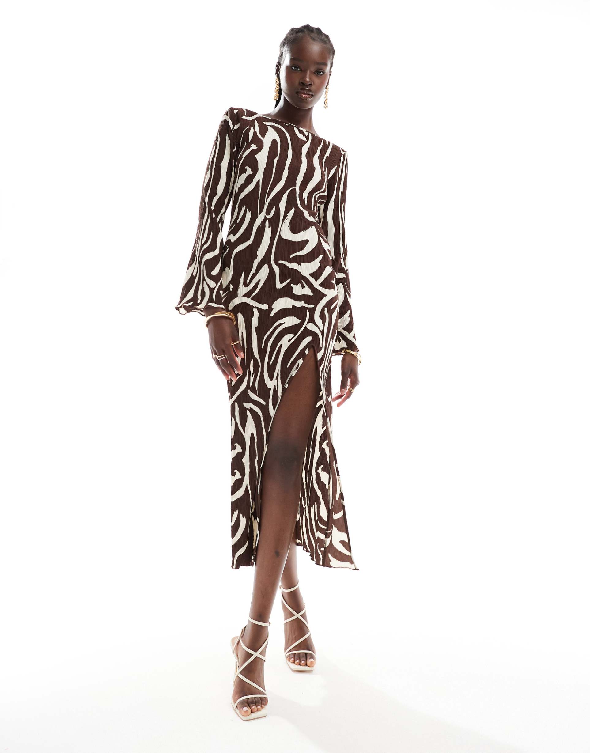 extro & vert plisse maxi dress in brown and cream abstract print