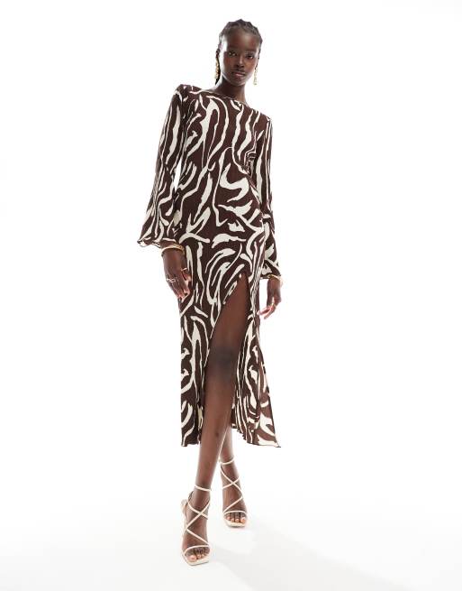 Extro & Vert - Plissé maxi-jurk met abstracte print in bruin en crème