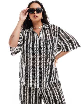 Extro & Vert Plus Extro & Vert Plus crochet shirt co-ord in mono-Multi