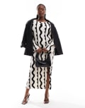 [Extro & Vert Plus] Extro & Vert Plus plisse maxi dress in black and cream contrast print-Multi 28 Blk/crm
