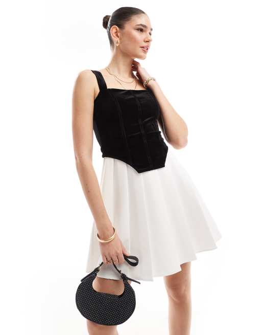 Extro & Vert - Robe courte avec jupe plissée et corset effet contrastant - Noir et blanc
