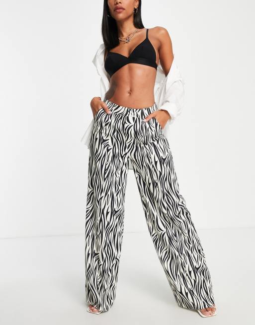 Extro & Vert - Ruimvallende broek met wijde pijpen in gebroken witte zebraprint, deel van co-ord set