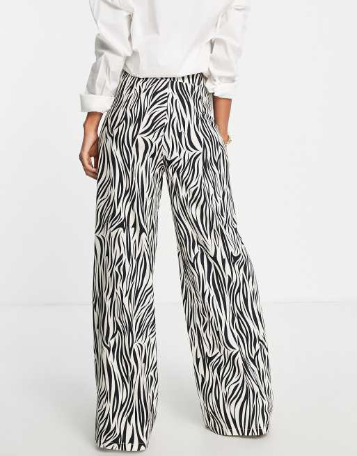 Extro & Vert - Ruimvallende broek met wijde pijpen in gebroken witte zebraprint, deel van co-ord set, 2 van 4