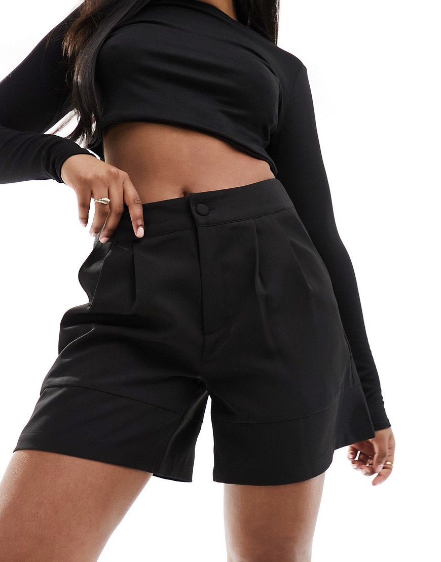 tailored high rise shorts in black