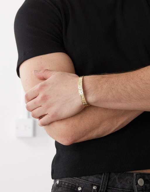 Faded Future - Gehamerde brede armband in goud