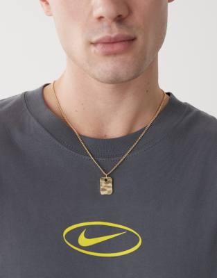 hammered tag pendant necklace in gold