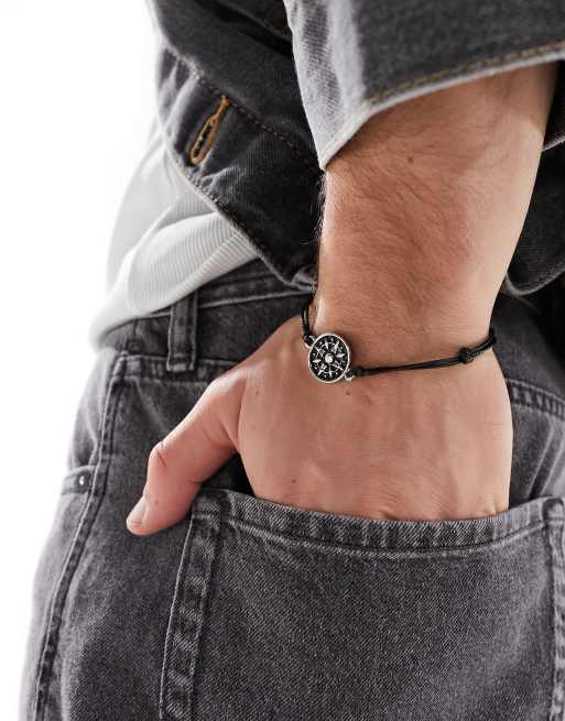 Faded Future – Kordelarmband mit Kompassanhänger in Silberoptik 