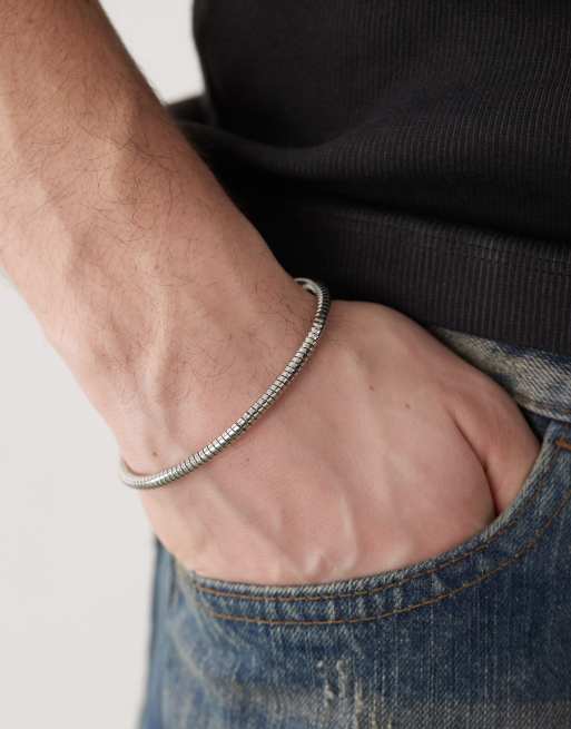 Faded Future – Omega – Silverfärgad armring med kedjedesign
