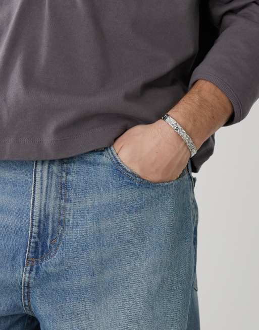 Faded Future – Silverfärgat manschettarmband med hamrad design