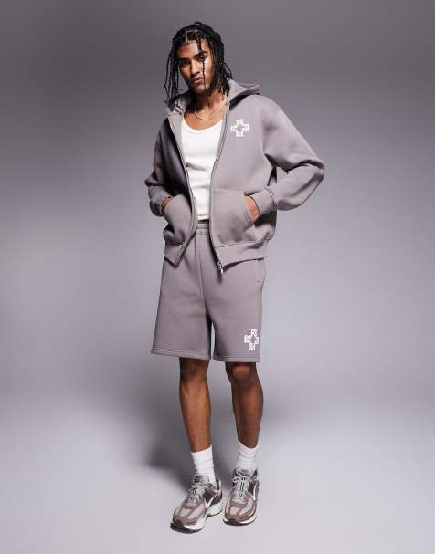 Faded Store – Brązowy zestaw o gramaturze 320 g/m²: bluza z kapturem i nadrukiem z monogramem na plecach i szorty - view 1