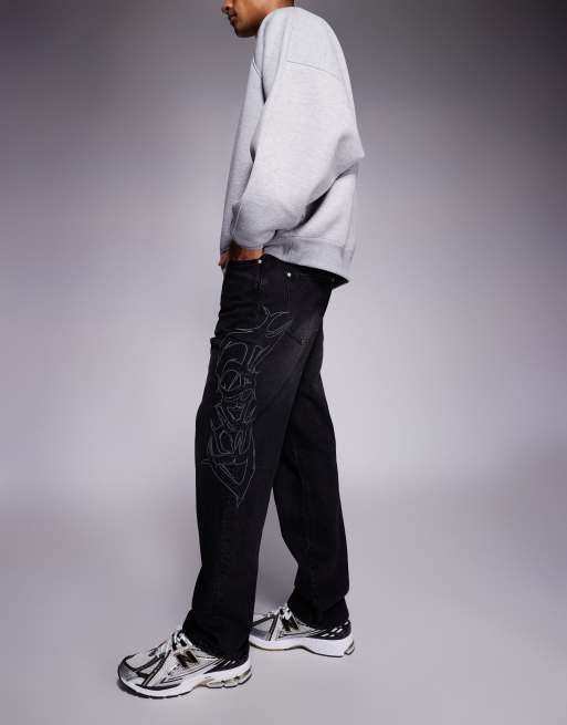 Faded Store – Czarne jeansy z haftowanym gotyckim motywem, 2 z 5