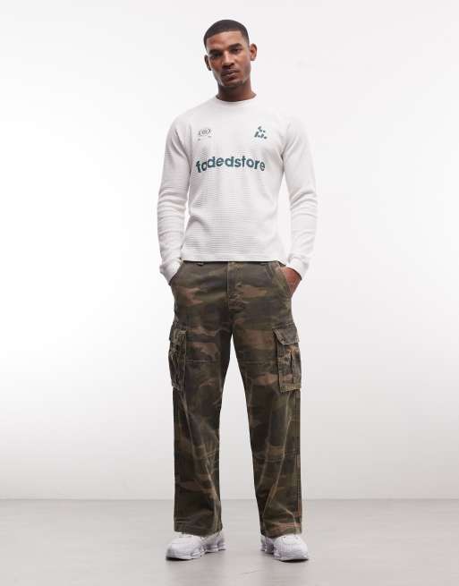 Faded Store – Kritvit, våfflad t-shirt med långa ärmar och logga framtill i 100% bomull, 2 av 5