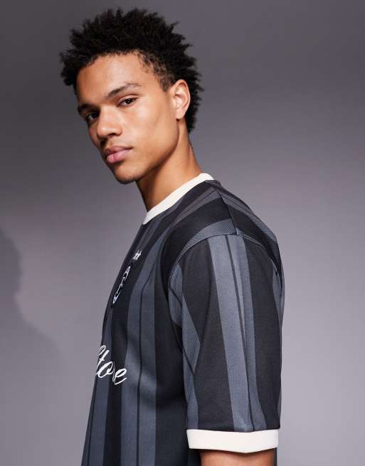 Faded Store striker football tee in black, 4 of 5