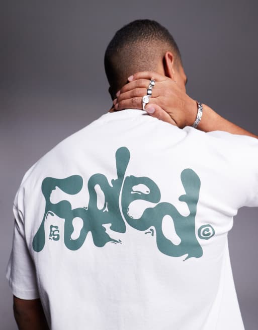 Faded Store T Shirt in WeiB mit kontrastierendem Logo im Liquid Look am Rucken ASOS