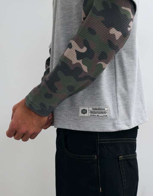 Faded Store T-shirt serafino a doppia manica mimetica grigio mélange, 2 di 9