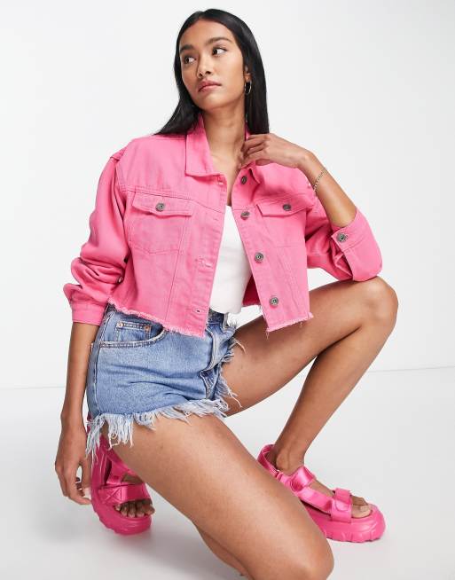 FAE - Giacca corta oversize squadrata in denim rosa con fondo grezzo