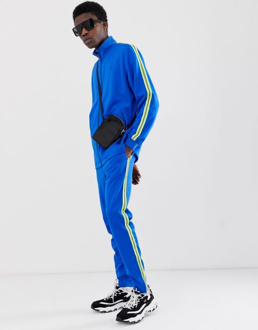 Fairplay – Blauer Trainingsanzug mit Neonstreifen, 3 von 3
