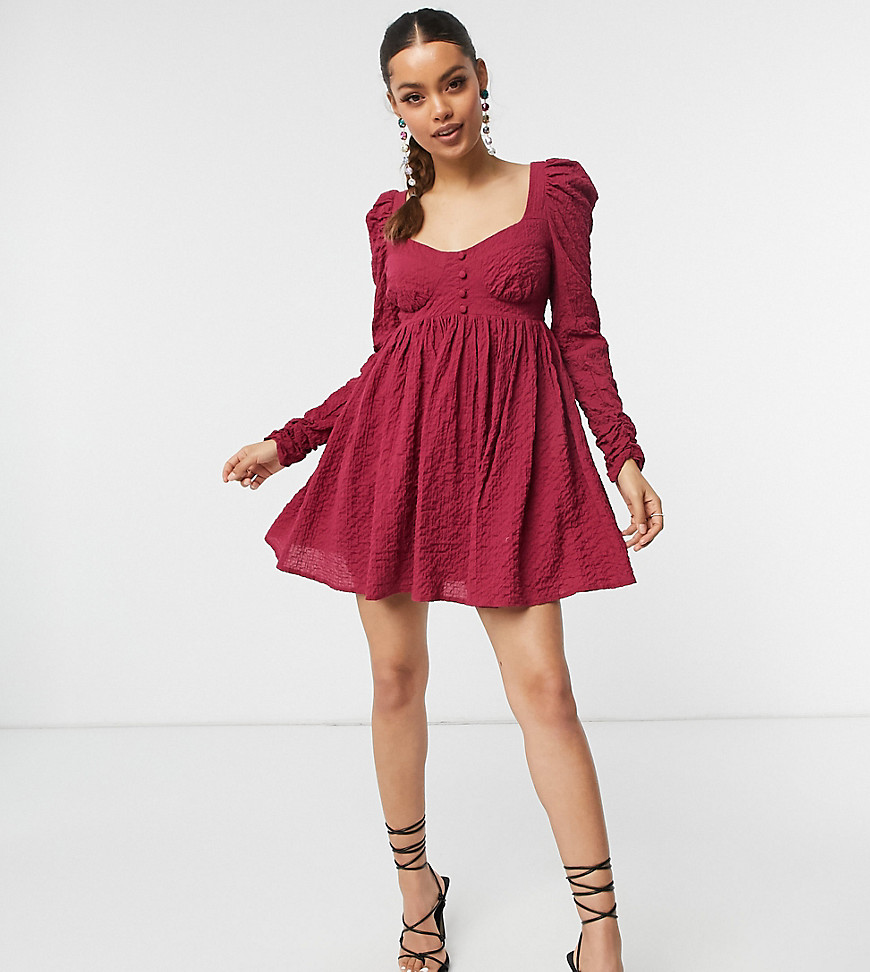 фото Фактурное платье мини бордового цвета в стиле бэби-долл asos design petite-красный asos petite