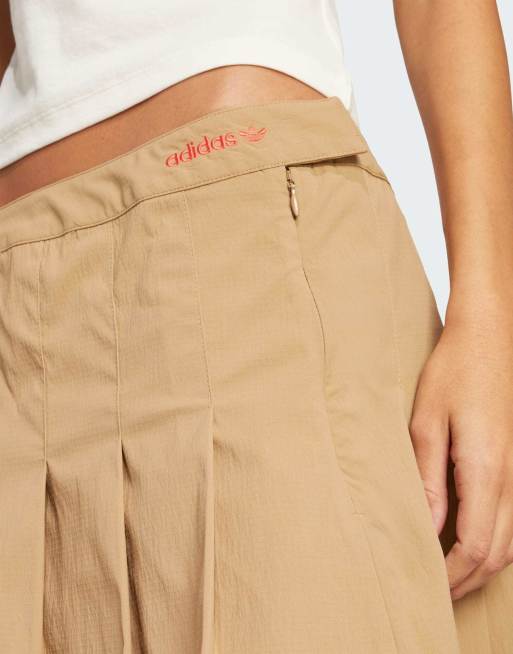 Falda beis de tablas de adidas Originals, 2 de 4