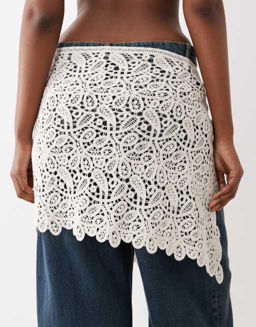 Falda blanco hueso cruzada de croché de Gina Tricot, 2 de 5