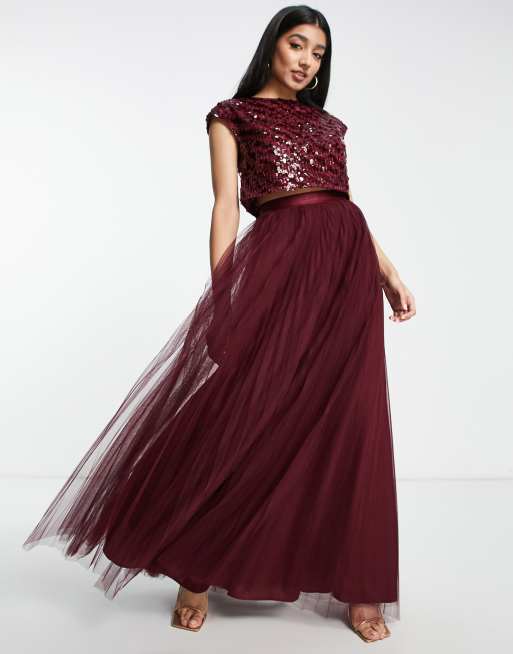 Falda de dama de honor larga color vino con lazo en la cintura y diseño plisado de tul de ASOS DESIGN (parte de un conjunto)