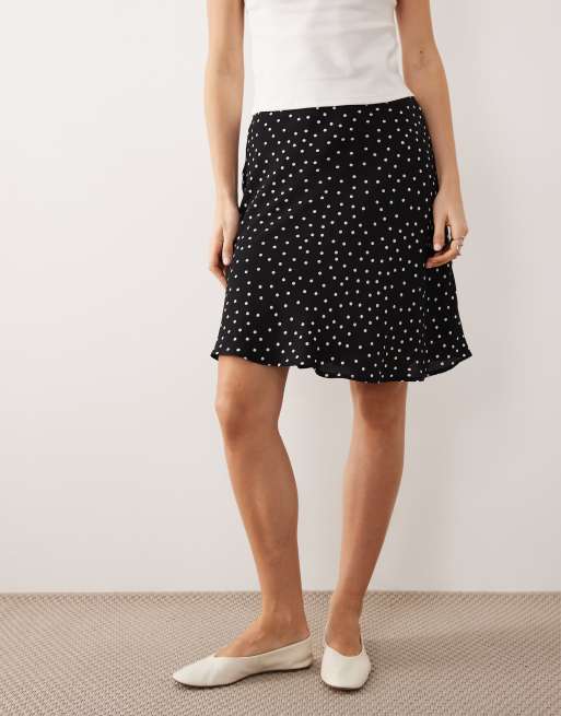 Falda de largo estilo años 90 con estampado de lunares de ASOS DESIGN, 4 de 5