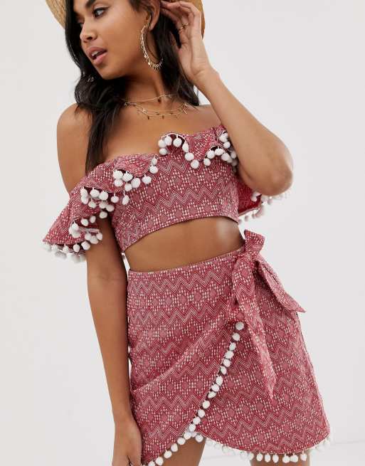 Falda de playa con diseño de jacquard cruzado y pompones de ASOS DESIGN (parte de un conjunto)